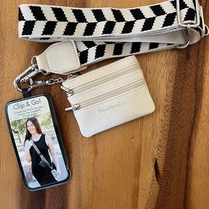 NWT Clip & Go Strap w/Zippered Pouch Chevron
